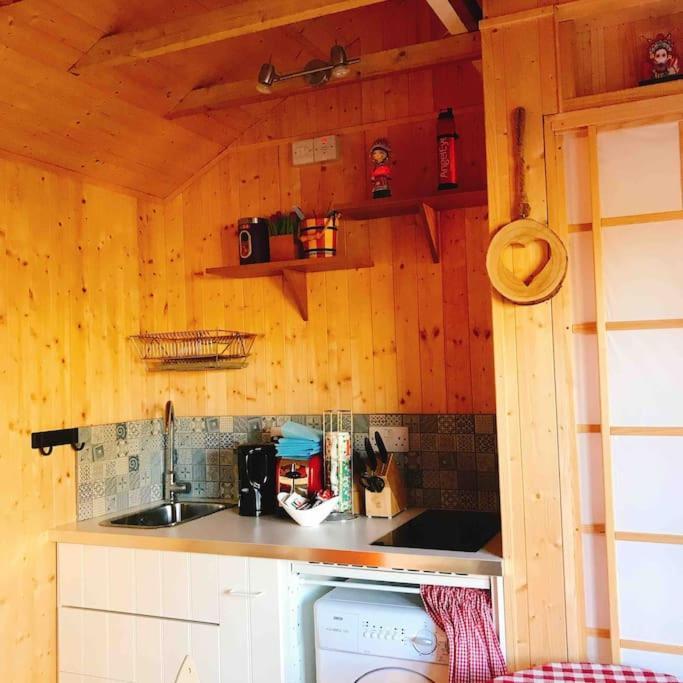 Cosy Private Cabin With Parking In Good Location Oxford Exterior photo