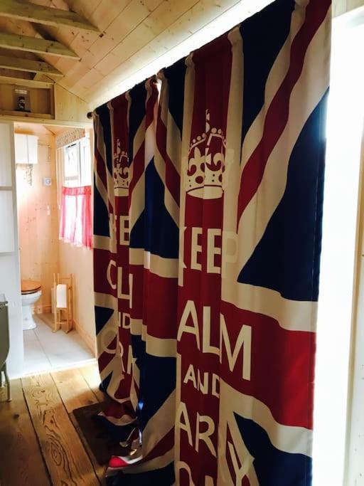 Cosy Private Cabin With Parking In Good Location Oxford Exterior photo